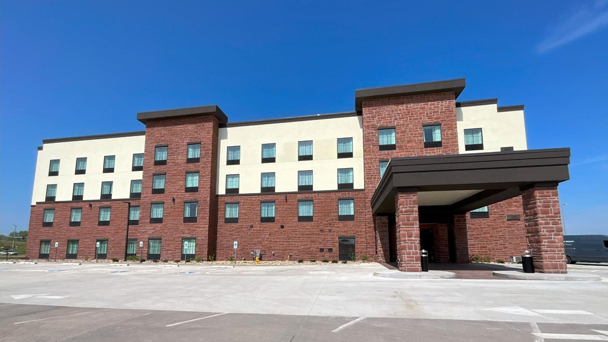 Cobblestone Hotel & Suites - Ottumwa Exterior photo